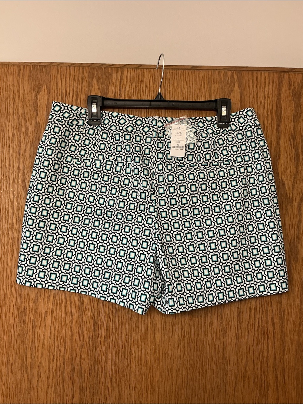 NWT - White House Black Market Black, Aqua & White Geometric Print Shorts - Picture 3 of 9